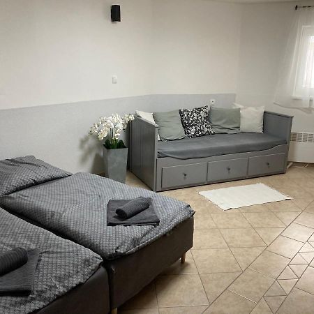 Ferienwohnung Deduv Sklep Hlohovec Exterior foto
