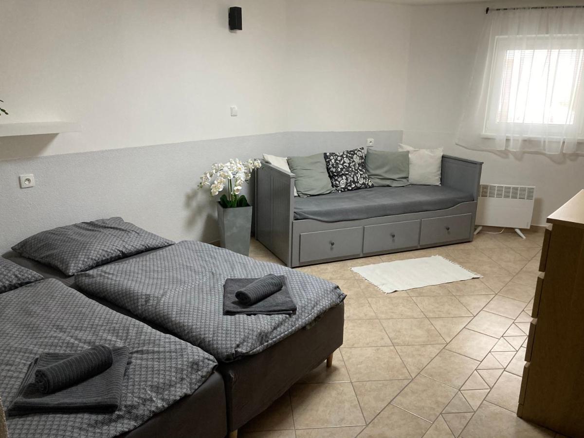 Ferienwohnung Deduv Sklep Hlohovec Exterior foto